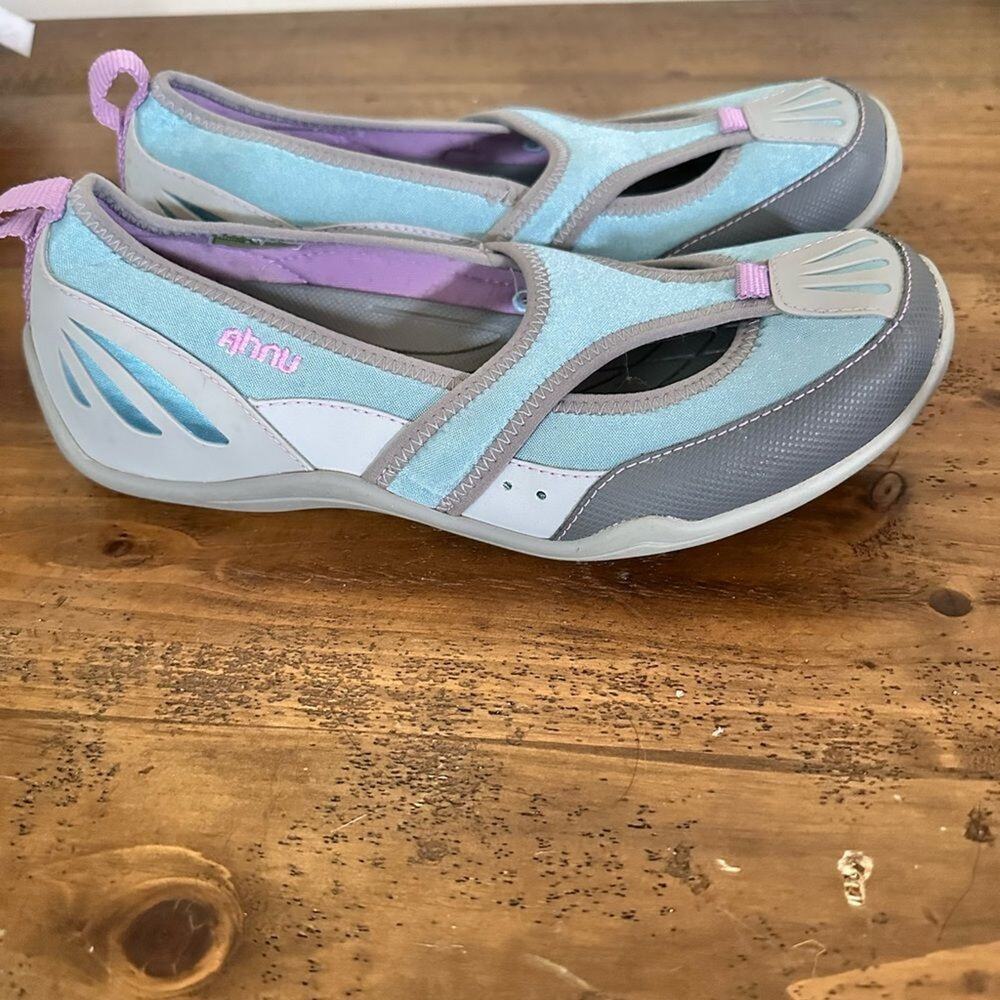 Athleisure Ahnu womens sandal shoe Slip-on walk /water/boat flats size 7